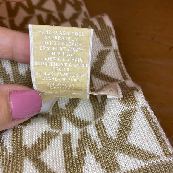 Michael Kors Scarf - Picture 3 of 3